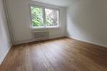 NEU*NEU*NEU*: modernisierte 3 Zimmer + Balkonblick ins Grüne, neue Einbauküche, Gäste-WC, Aufzug
