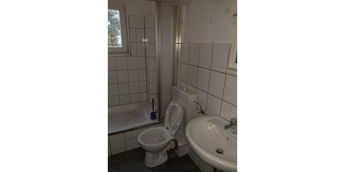 Großzügige 2 12 Zimmer Altbauwohnung in zentraler Lage 2.5 zimmer