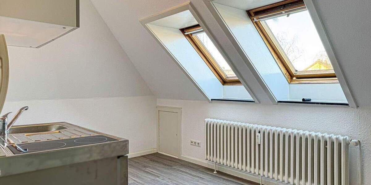 Kiel nahe UKSH - vermietete 2-Zimmer-ETW mit freiem Studentenzimmer im Dachgeschoss 2 zimmer