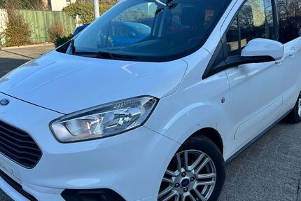 Ford Tourneo Courier 49.300 km 14.990 &euro; Neumünster 24536