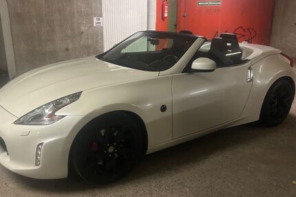 Nissan 370Z 76.669 km 28.500 &euro; Kiel 24105