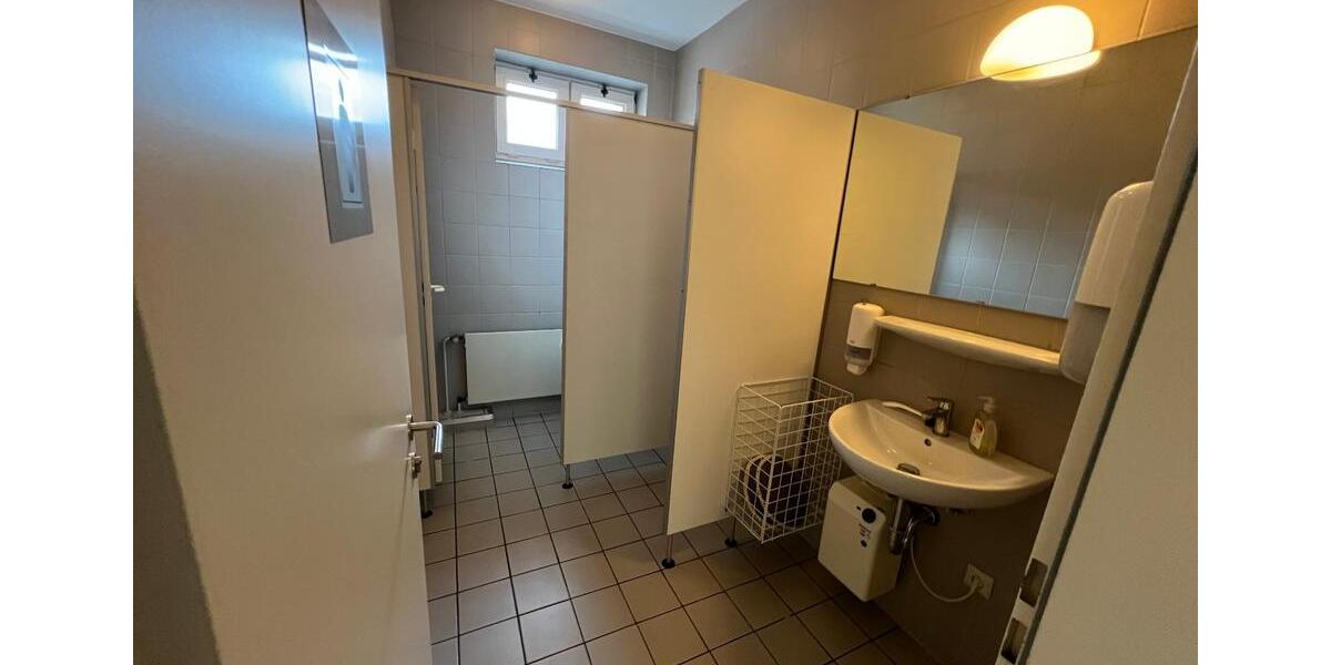 Eckernförde-Innenstadt: Ehemaliges Bankgebäude als z.B. Büro 344 m² gewerbliche Fläche zu vermieten. zimmer