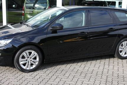 Peugeot 308 111.750 km 8.990 &euro; Neumünster 24539