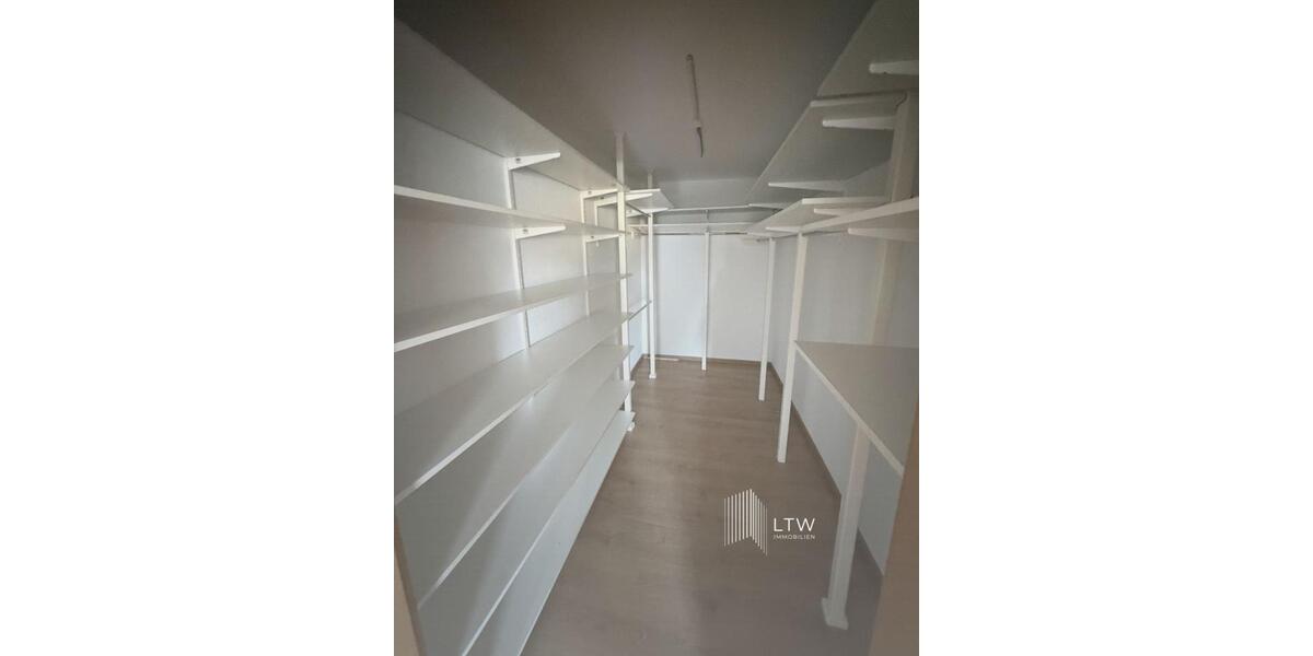 Einfamilienhaus Neumünster - 5 Zimmer, 180 m&sup2;, 1.256&euro; | Angebot:26375600