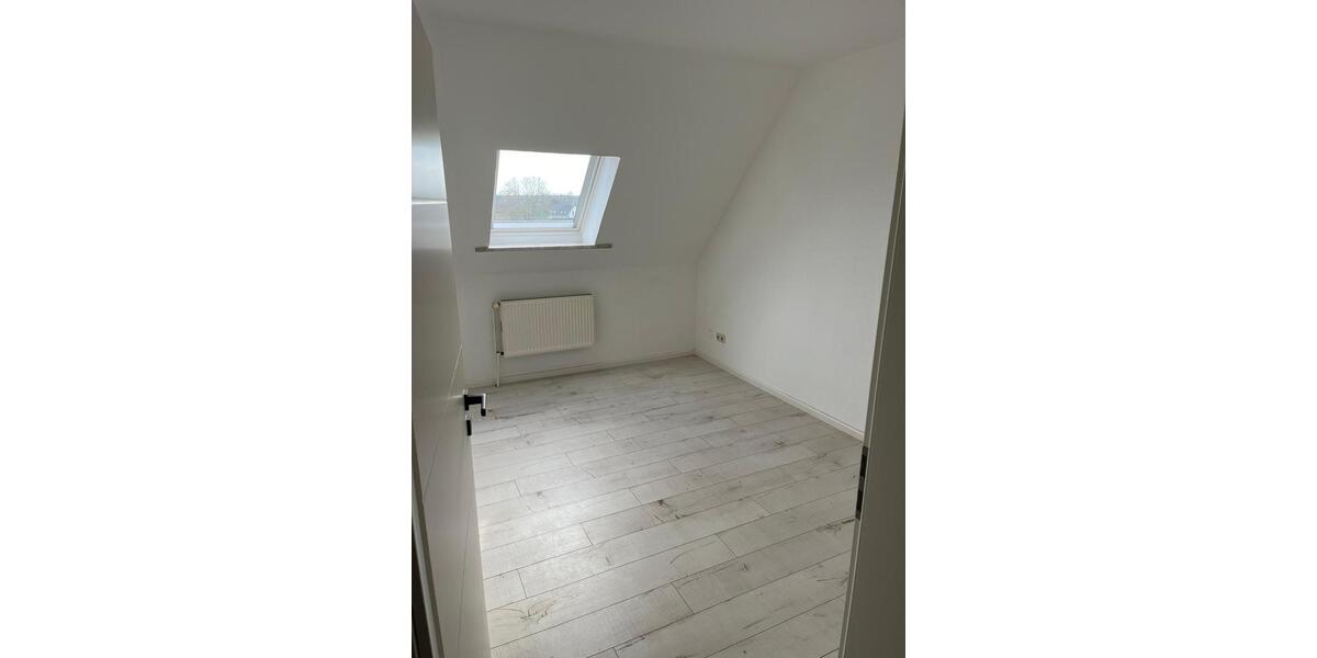 Dachgeschoßwohnung Hohenfelde - 4 Zimmer, 95 m&sup2;, 1.300&euro; | Angebot:25976380