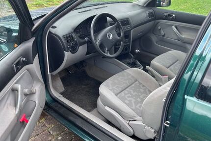 VW Golf 126.000 km 2.850 &euro; Melsdorf 24109