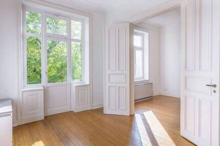 Familiengerechte JugendstilWohnung mit Blick auf den Isebekkanal zur eigenen Gestaltung