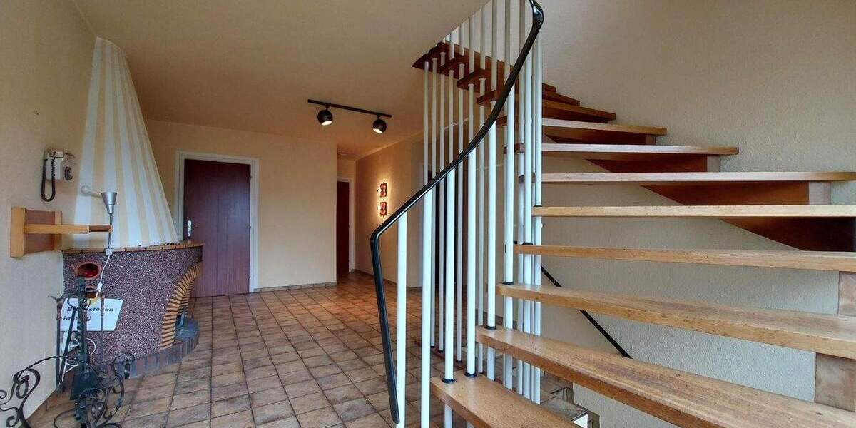 Geräumiges Einfamilienhaus mit Vollkeller, Garten und Doppelgarage auf großem Grundstück 3 zimmer