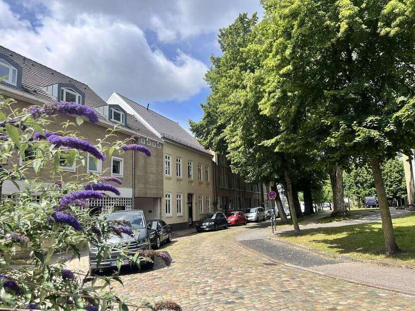 Haus zum Kaufen in Neumünster 547.000 € 308 m²