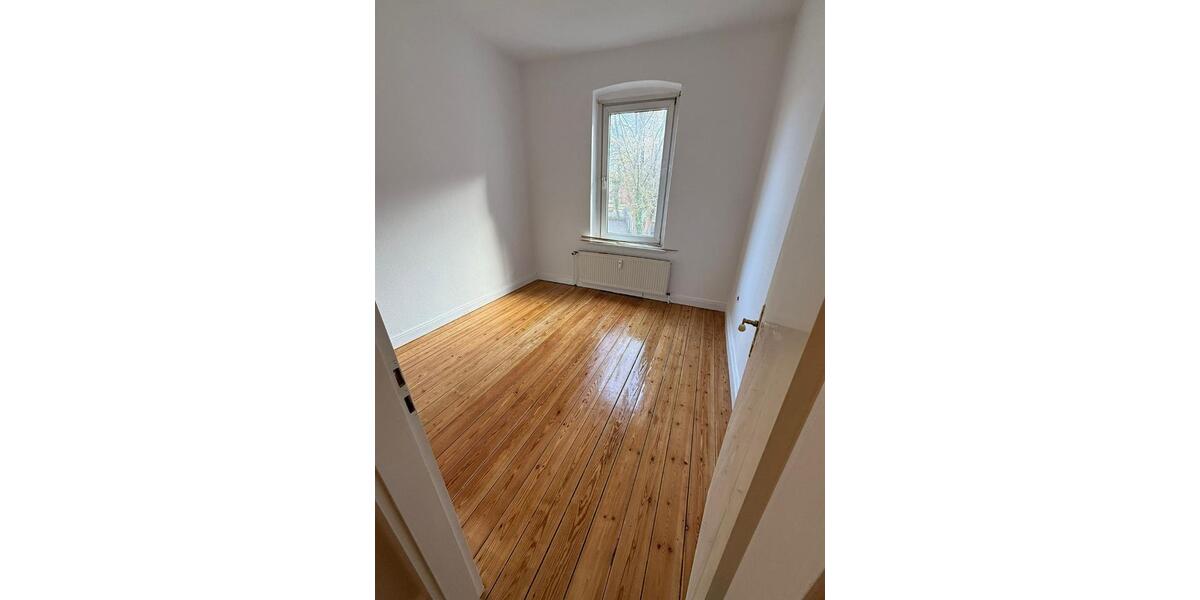 2 Zi Whg,Ravensberg Balkon Terrasse Holzboden EBK, Waschmasch Ceranherd 2 zimmer