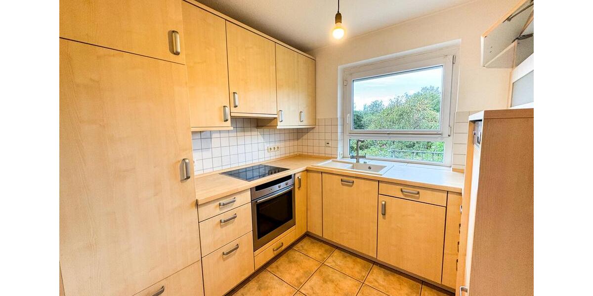 Erdgeschosswohnung in ruhigem Zweifamilienhaus mit überdachter Terrasse & Carport 4 zimmer