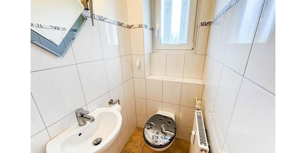 Erdgeschosswohnung in ruhigem Zweifamilienhaus mit überdachter Terrasse & Carport 4 zimmer