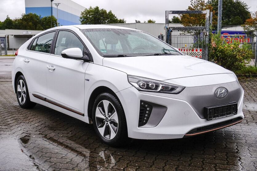 Hyundai IONIQ 35.422 km 13.900 € Neumünster 24536