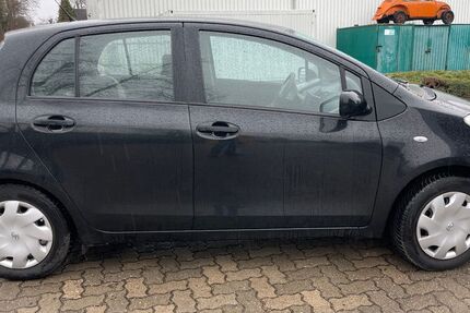 Toyota Yaris 300.000 km 2.850 &euro; Kiel 24113
