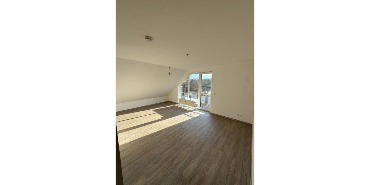 Dachgeschoßwohnung Kiel Ellerbek - 3 Zimmer, 70 m&sup2;, 899&euro; | Angebot:25380666