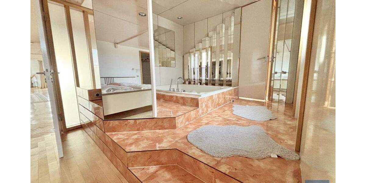 Etagenwohnung Kiel Altstadt - 3 Zimmer, 160 m&sup2;, 2.100&euro; | Angebot:23434051