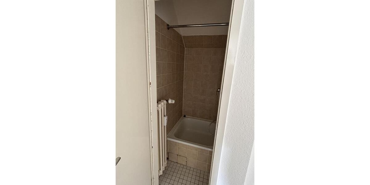 Dachgeschoßwohnung Kiel Gaarden-Ost - 1.5 Zimmer, 38 m&sup2;, 358&euro; | Angebot:25080229