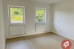 Erstbezug nach Sanierung - Charmante 2,5-Zimmer Wohnung mit Balkon ins Grüne