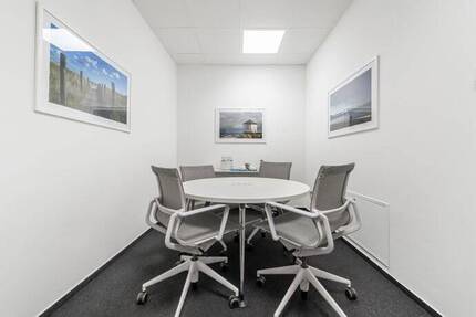 Großraumbüros für 10 Personen 45 sqm in Regus Science Park Kiel zimmer