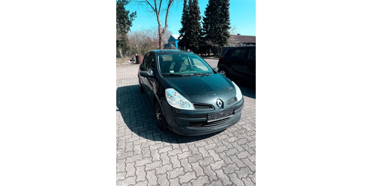 Renault Clio 152.000 km 2.100 &euro; Bornhöved 24619