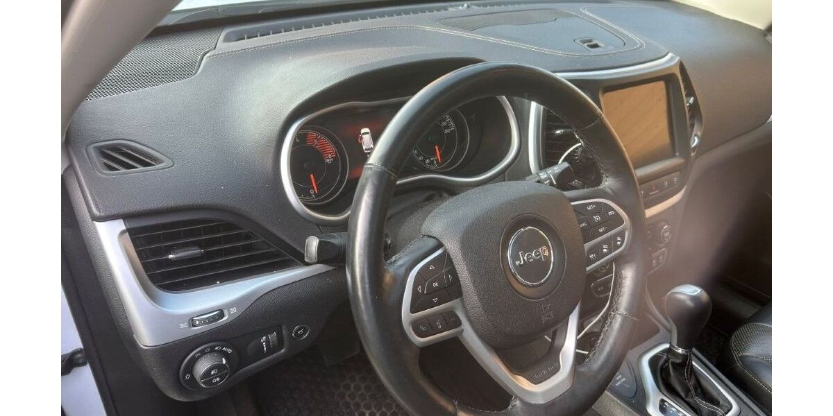 Jeep Cherokee 81.000 km 20.499 &euro; Lindhöft 24214