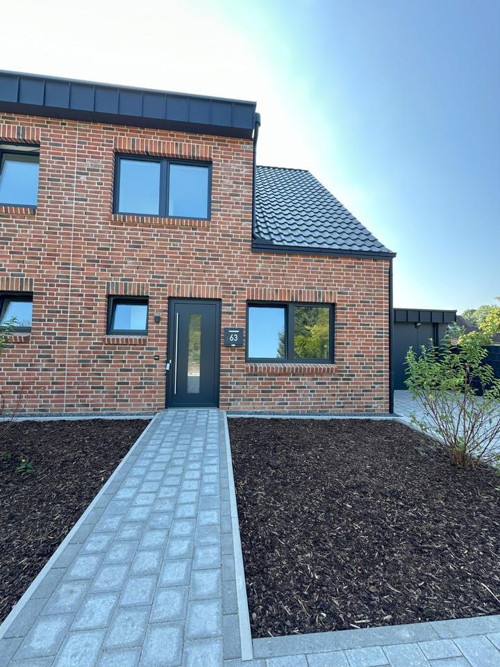 Doppelhaushälfte Neubau mit Vollbad, EBK, Garten 6 Zimmer 130 m² in Wittorf zu vermieten