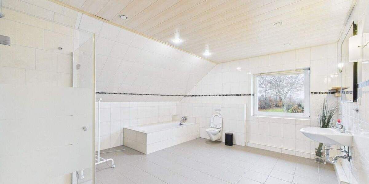 Einfamilienhaus Bornhöved - 7 Zimmer, 276 m&sup2;, 2.295&euro; | Angebot:24208155