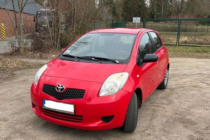 Toyota Yaris 182.000 km 2.399 &euro; Preetz 24211