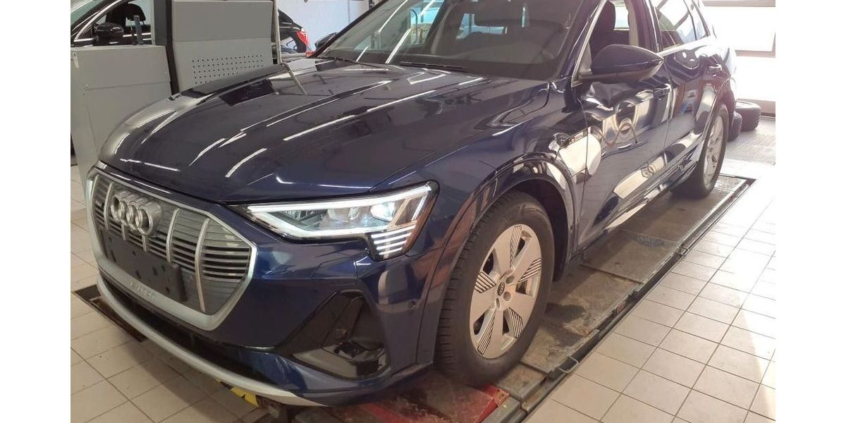 Audi e-tron 37.857 km 29.980 &euro; Neumünster 24537