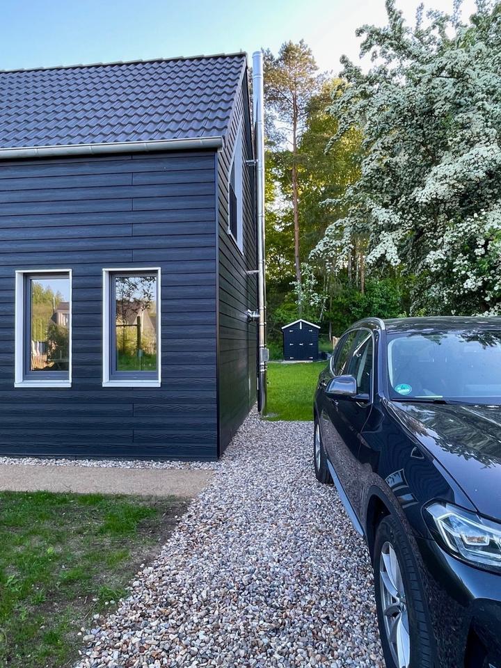 Erstbezug: Modernes Holzhaus im schwedischen Stil, Seenlage