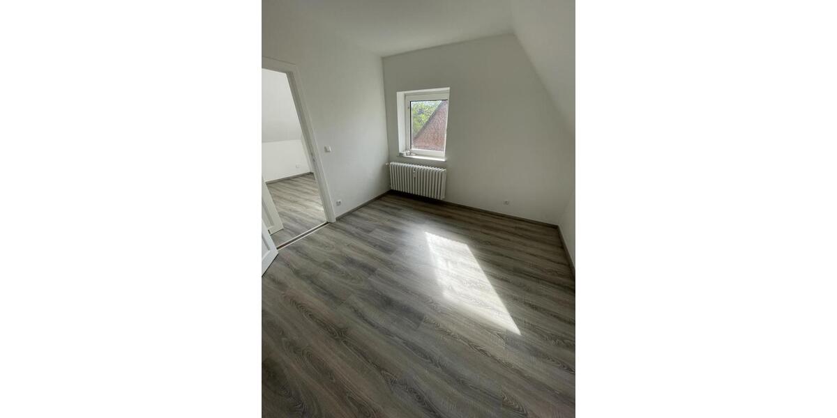Dachgeschoßwohnung Kiel Gaarden-Ost - 2.5 Zimmer, 43 m&sup2;, 439&euro; | Angebot:26652629