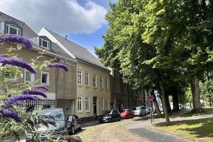 Haus zum Kaufen in Neumünster 547.000 € 308 m²