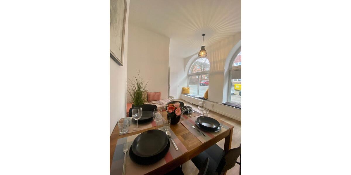 Ab 01.01.26 | Altbauwohnung | Teilmöbliert | FH-Nähe 2 zimmer