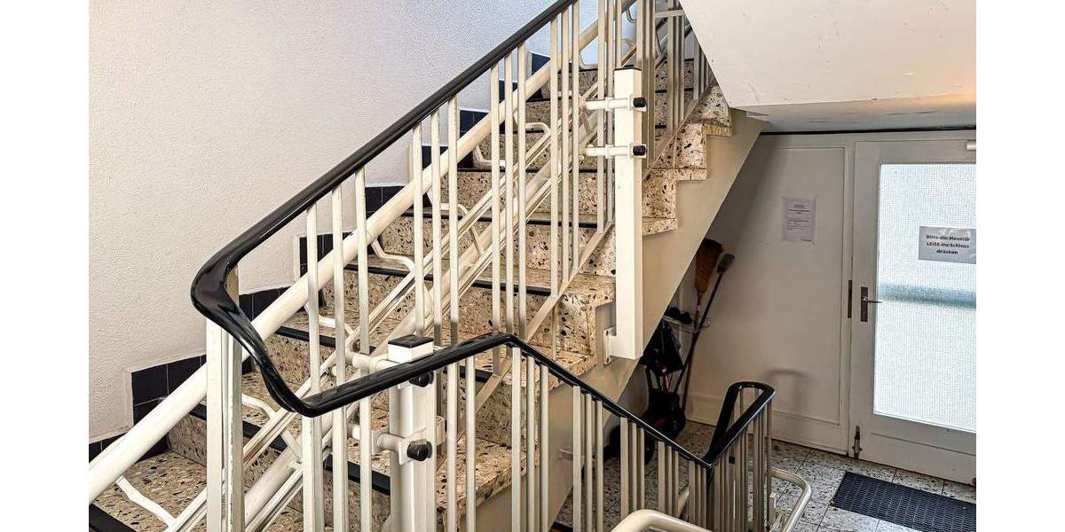 Kiel nahe UKSH - vermietete 2-Zimmer-ETW mit freiem Studentenzimmer im Dachgeschoss 2 zimmer