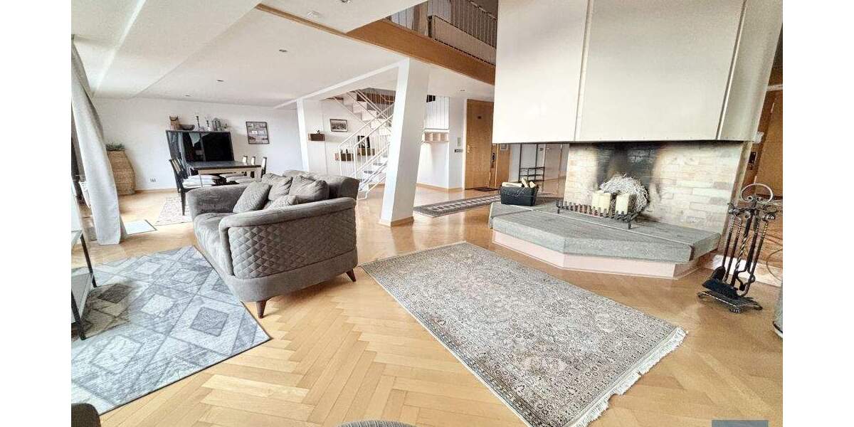 Etagenwohnung Kiel Altstadt - 3 Zimmer, 160 m&sup2;, 2.100&euro; | Angebot:23434051