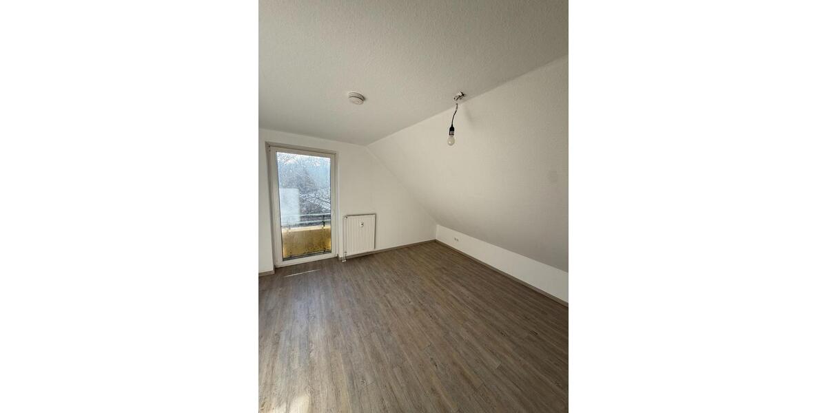 Dachgeschoßwohnung Kiel Ellerbek - 3 Zimmer, 70 m&sup2;, 899&euro; | Angebot:25380666