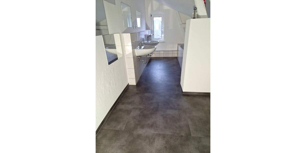 Etagenwohnung Büdelsdorf - 3 Zimmer, 110 m&sup2;, 639&euro; | Angebot:25700043