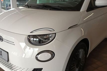 Fiat 500e 49.000 km 16.980 &euro; Lütjenburg 24321