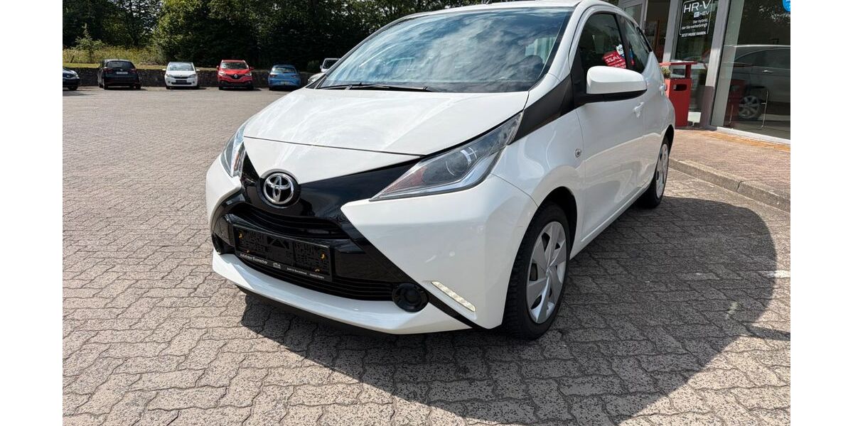 Toyota Aygo (X) 91.859 km 7.450 &euro; Bornhoeved 24619