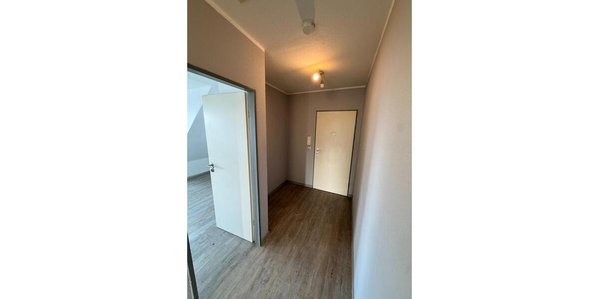 Dachgeschoßwohnung Kiel Ellerbek - 3 Zimmer, 70 m&sup2;, 899&euro; | Angebot:25319288