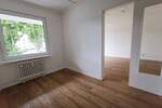 NEU*NEU*NEU*: modernisierte 3 Zimmer + Balkonblick ins Grüne, neue Einbauküche, Gäste-WC, Aufzug