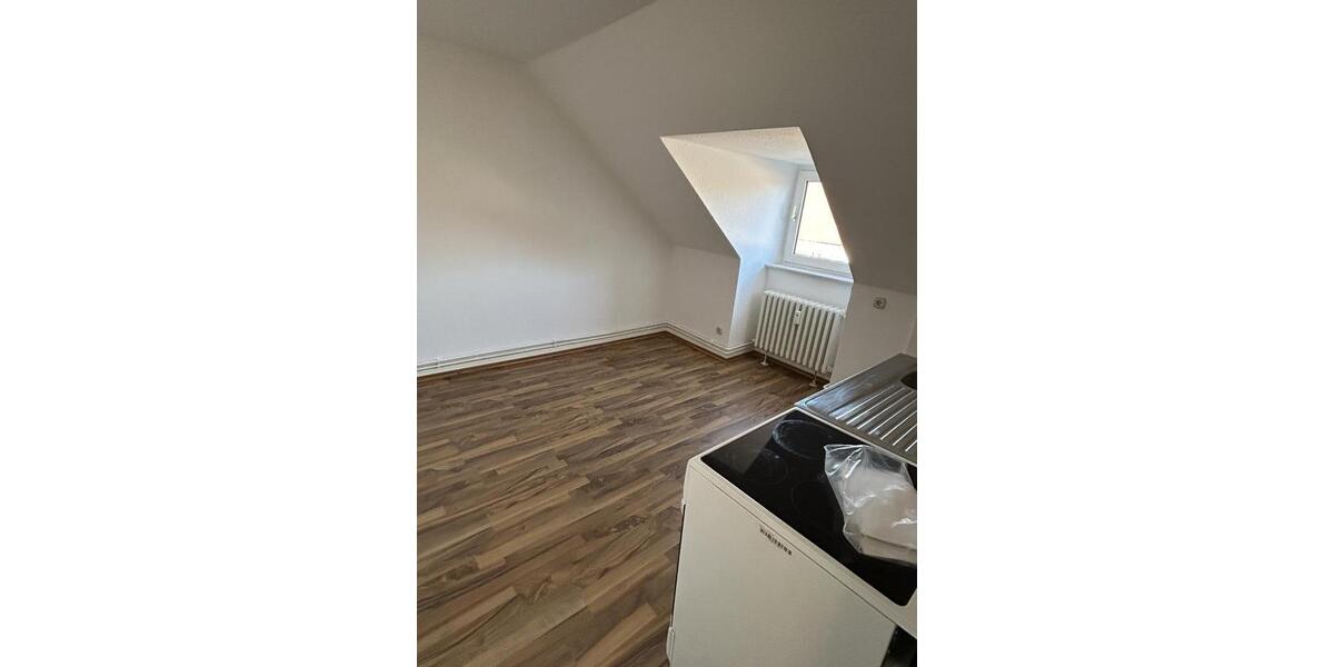 Dachgeschoßwohnung Kiel Gaarden-Ost - 1.5 Zimmer, 38 m&sup2;, 358&euro; | Angebot:25080229