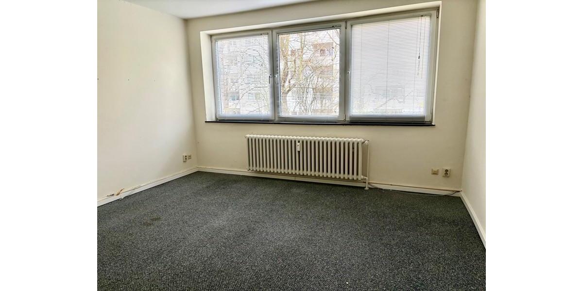 Renovierte Gewerbefläche für Büro oder Praxisnutzung zimmer