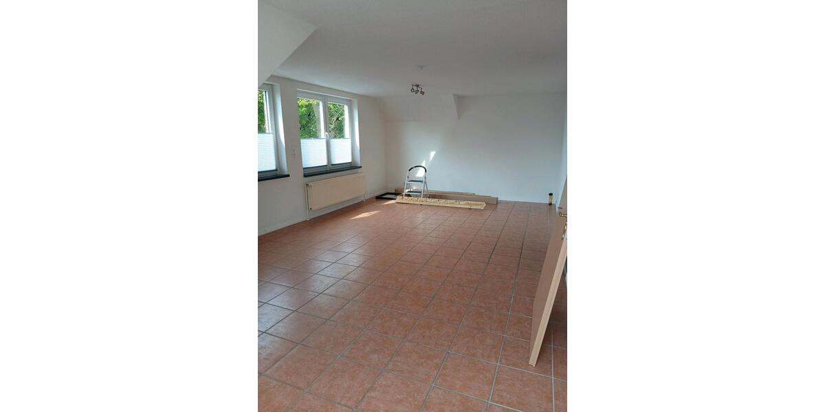 Dachgeschoßwohnung Schülldorf - 2.5 Zimmer, 82 m&sup2;, 1.030&euro; | Angebot:26412529