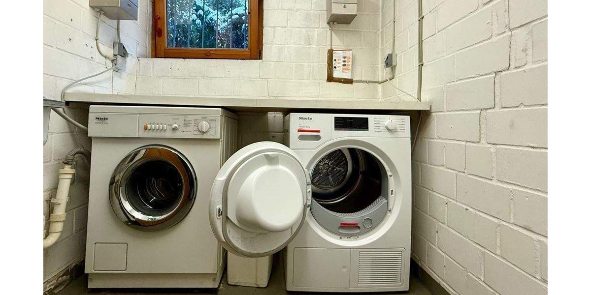 Renovierte 2-Zimmer-Whg. mit neuer EBK, Balkon u. TG-Stellplatz in Top-Lage Holtenauer Straße 2 zimmer