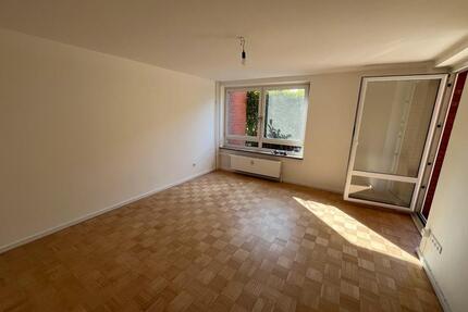 Sanierte 2 Zimmer Wohnung mit großer Terrasse.