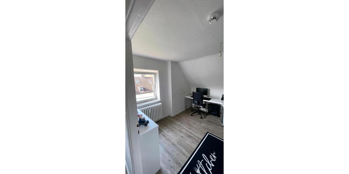 Dachgeschoßwohnung Kiel Friedrichsort - 3.5 Zimmer, 72 m&sup2;, 620&euro; | Angebot:26546957