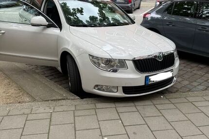Skoda Superb 199.000 km 6.050 &euro; Kiel 24159