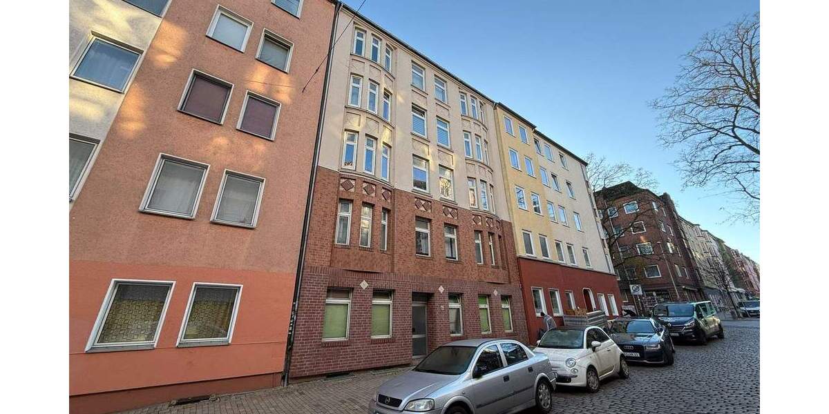 Klassischer Altbau mit Balkonen zimmer