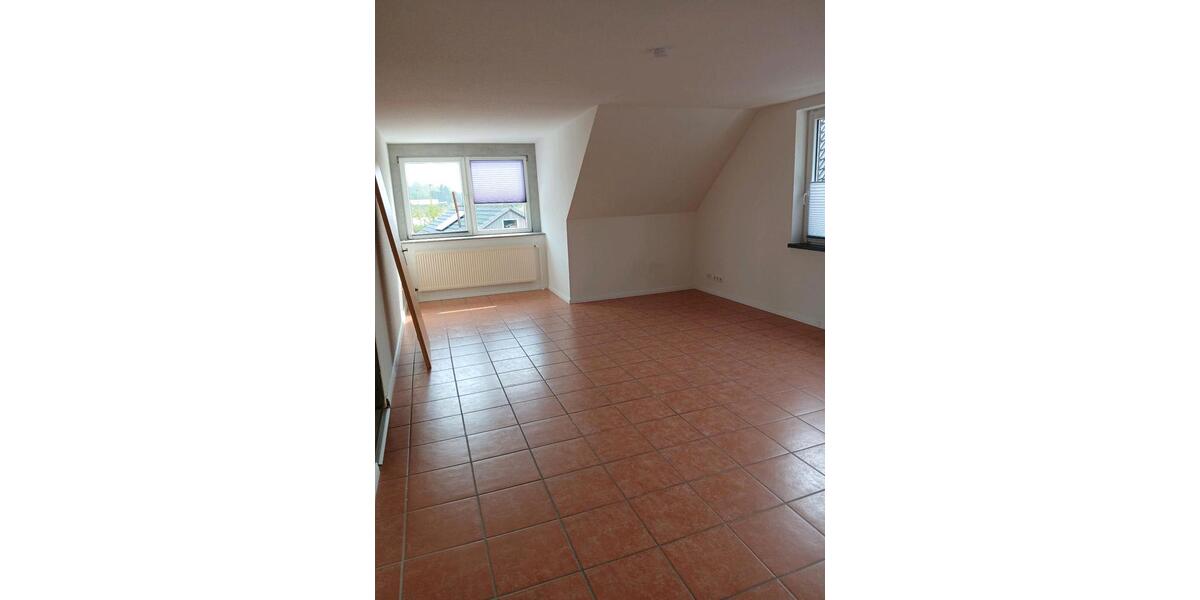 Dachgeschoßwohnung Schülldorf - 2.5 Zimmer, 82 m&sup2;, 1.030&euro; | Angebot:26412529